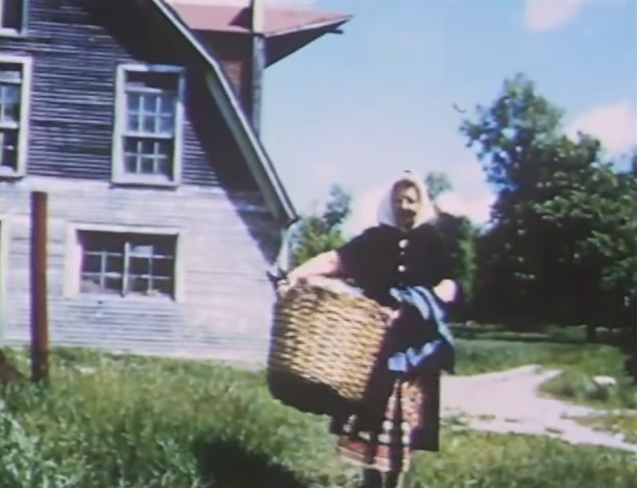 Mandelina bij haar huis